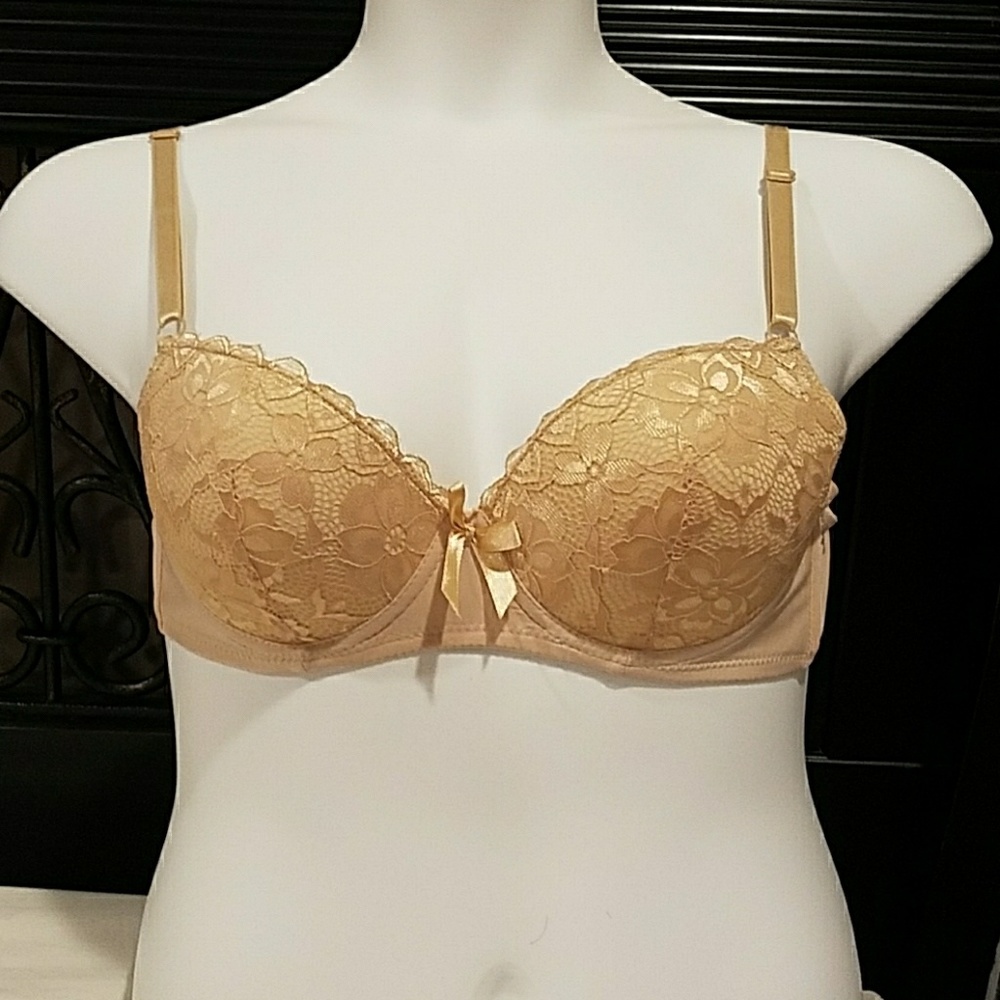 Women's tan lace padded push-up bra